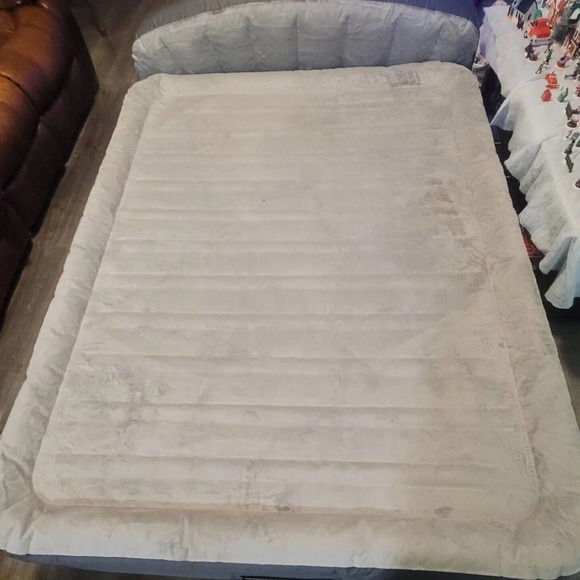 Sealy Alwayzaire Tough Guard 18" Airbed, Queen w/ Headboard and Built In Pump - Picture 6 of 16